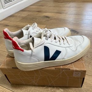 Veja V-10 sneakers